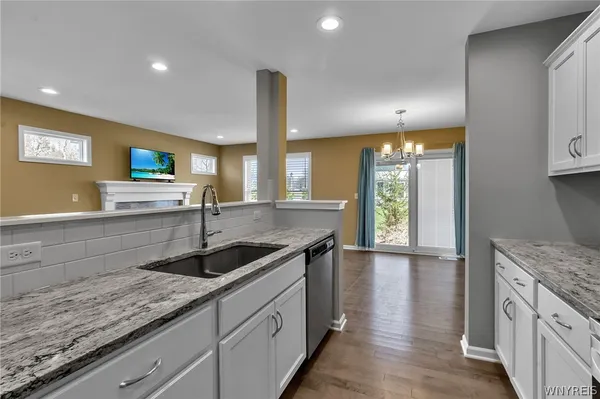 $299,999 | 701 Carriage Lane, West Seneca, NY 14224