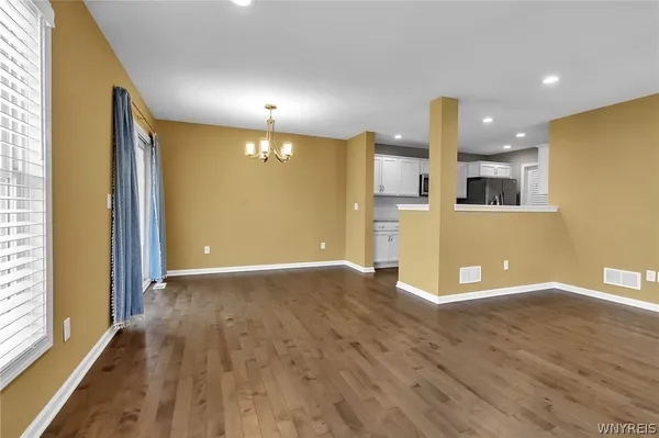 $299,999 | 701 Carriage Lane, West Seneca, NY 14224