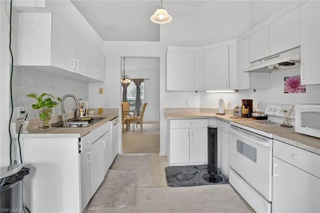 $825,000 | 3920 10th Street North, Naples, FL 34103