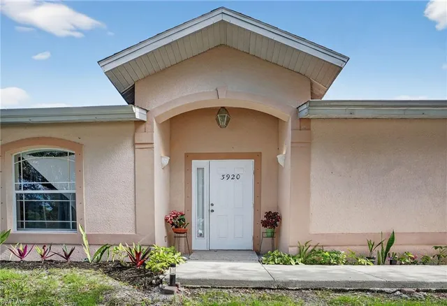 $825,000 | 3920 10th Street North, Naples, FL 34103
