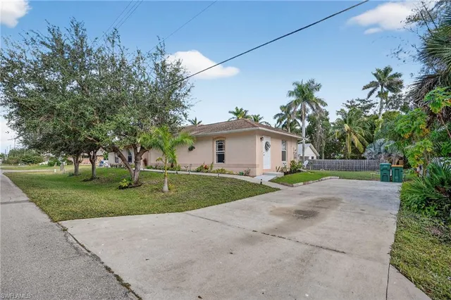 $825,000 | 3920 10th Street North, Naples, FL 34103