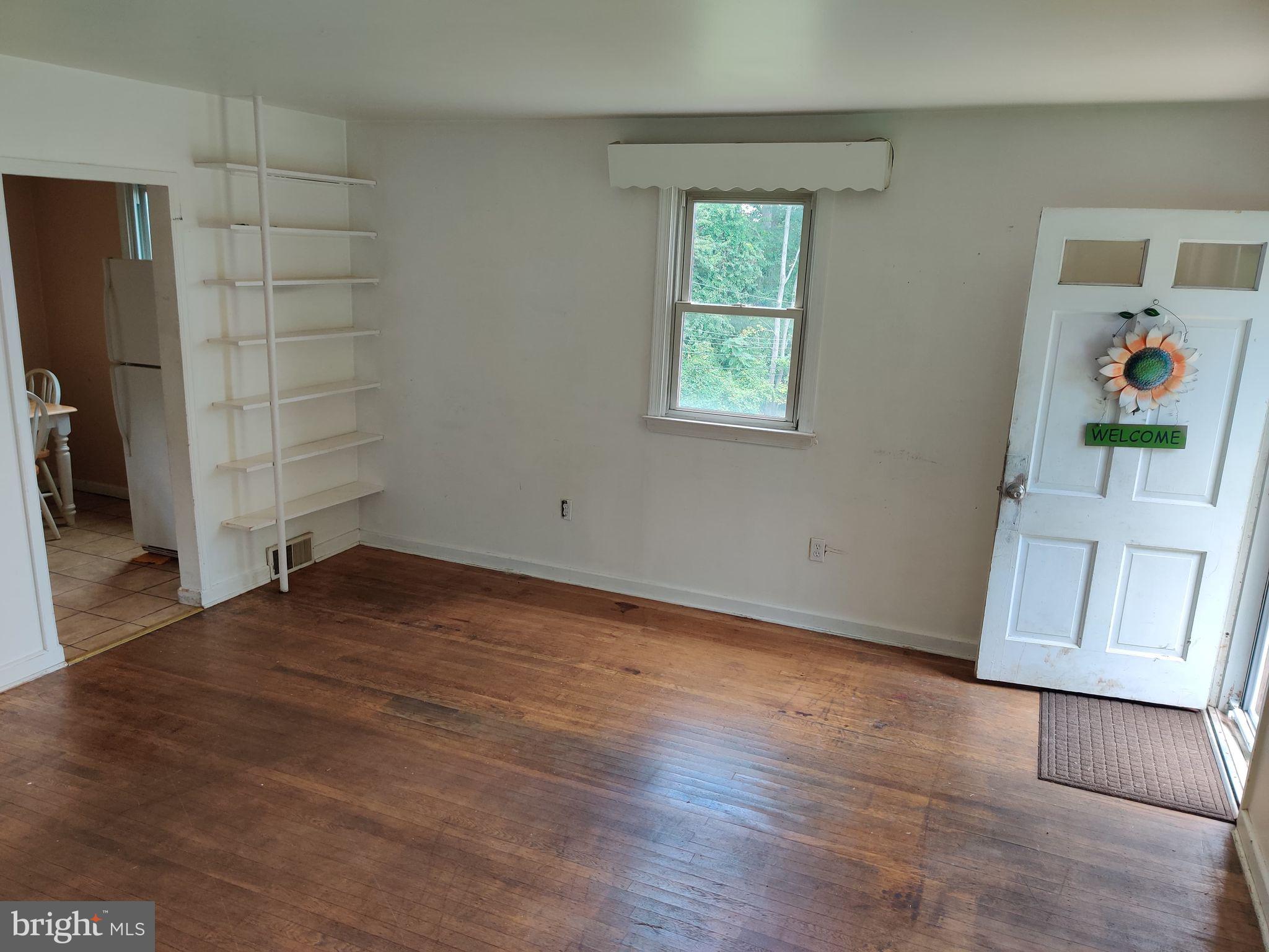 72 Fahnestock Road Malvern, PA 19355 - Photo 3 of 17 Living Room