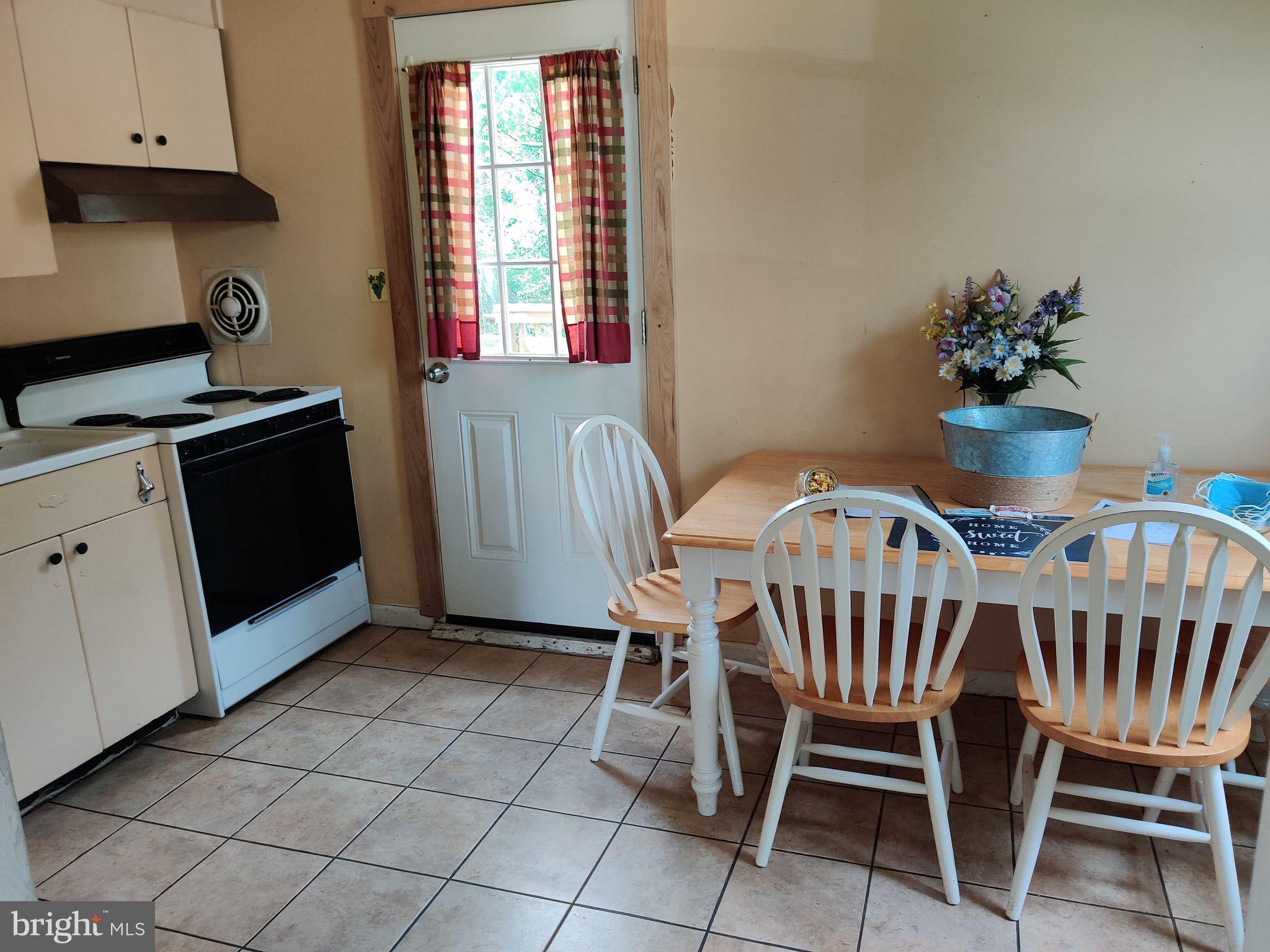 72 Fahnestock Road Malvern, PA 19355 - Photo 4 of 17 Kitchen