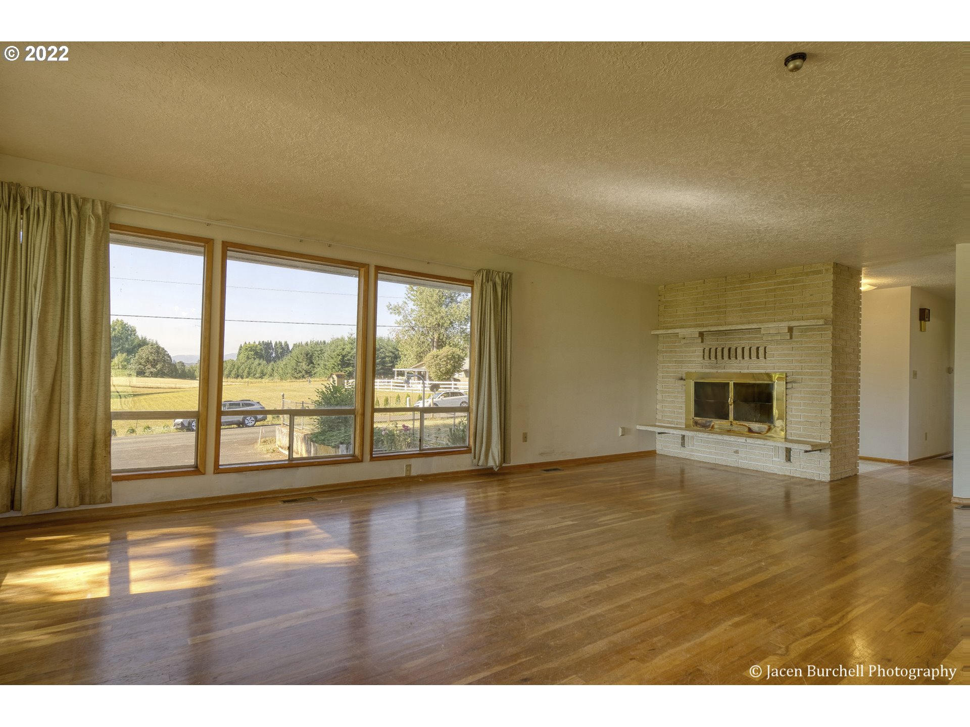 34249 Slavens Road Warren, OR 97053 - Photo 4 of 32 Living Room