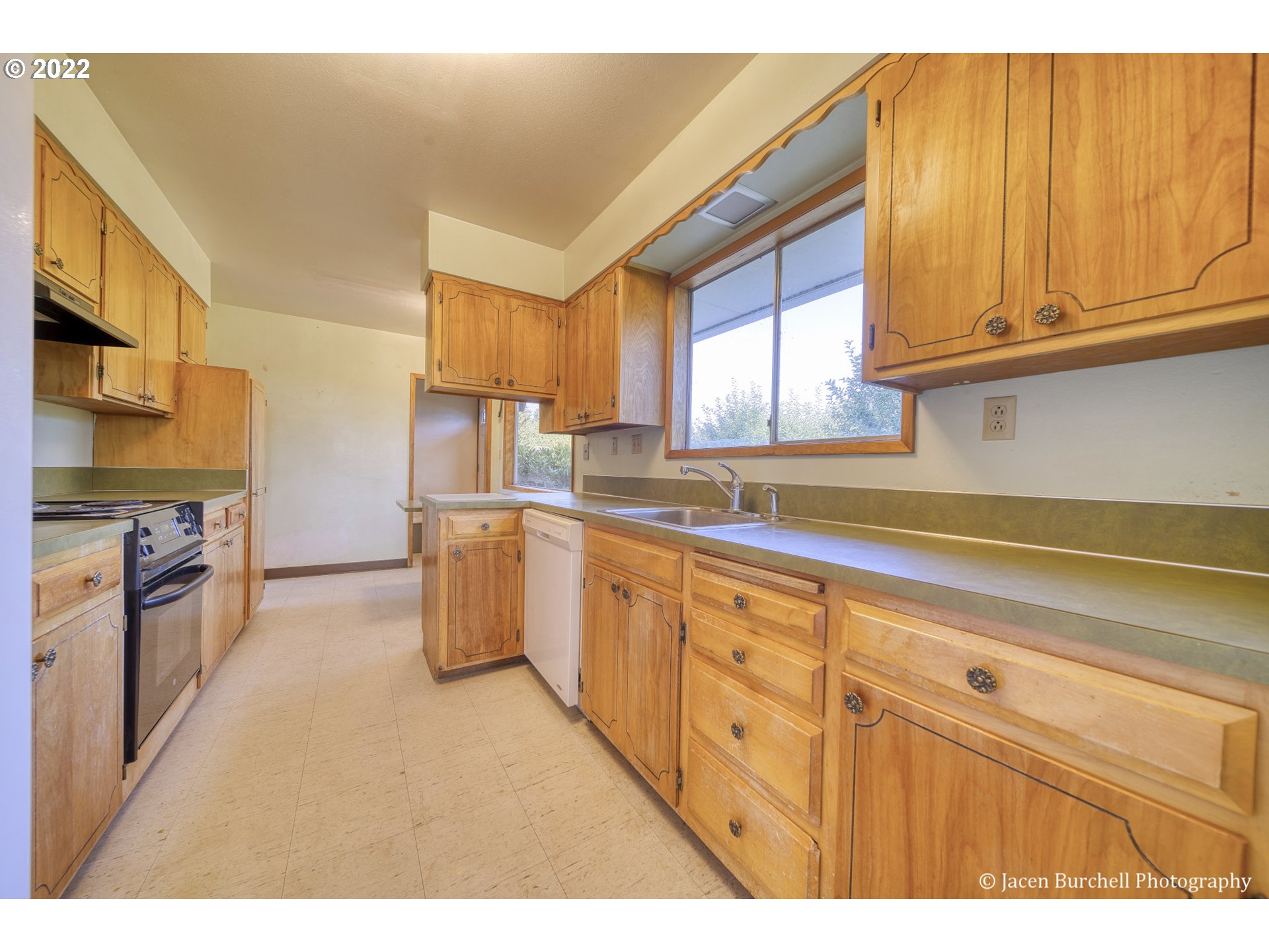 34249 Slavens Road Warren, OR 97053 - Photo 7 of 32 Kitchen