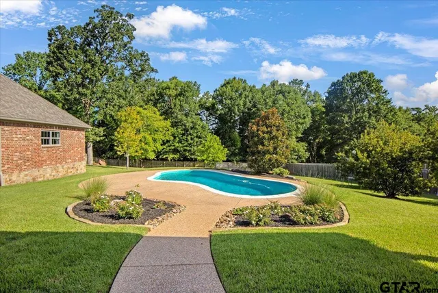 $724,900 | 170 Ashbriar Lane, Longview, TX 75605