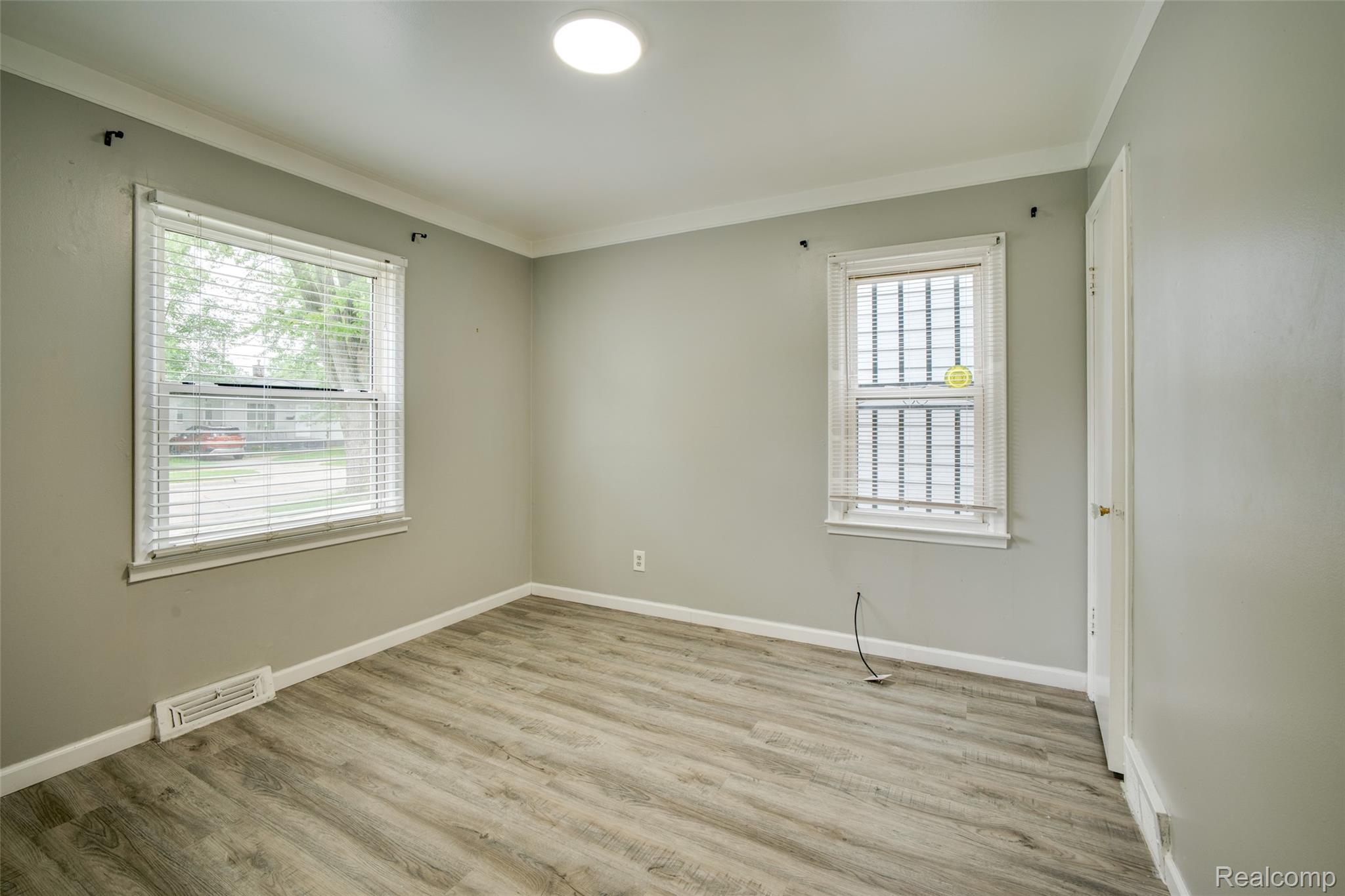 3149 Poplar Avenue Warren, MI 48091 - Photo 11 of 26 11.jpg