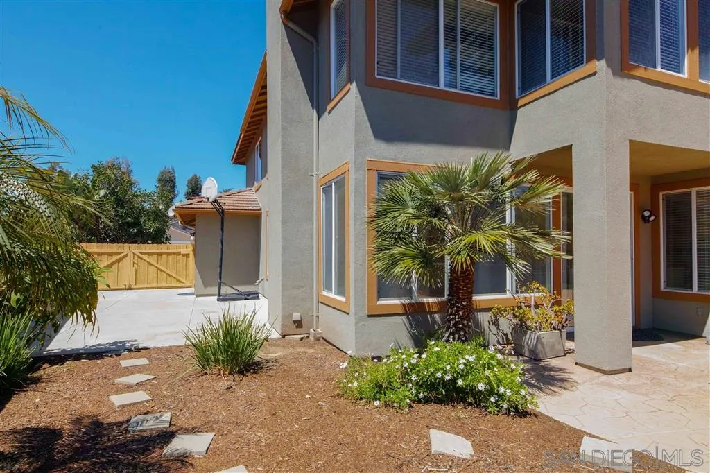 1935 Ivy Road Oceanside, CA 92054 - Photo 6 of 25 Gallery Image 6