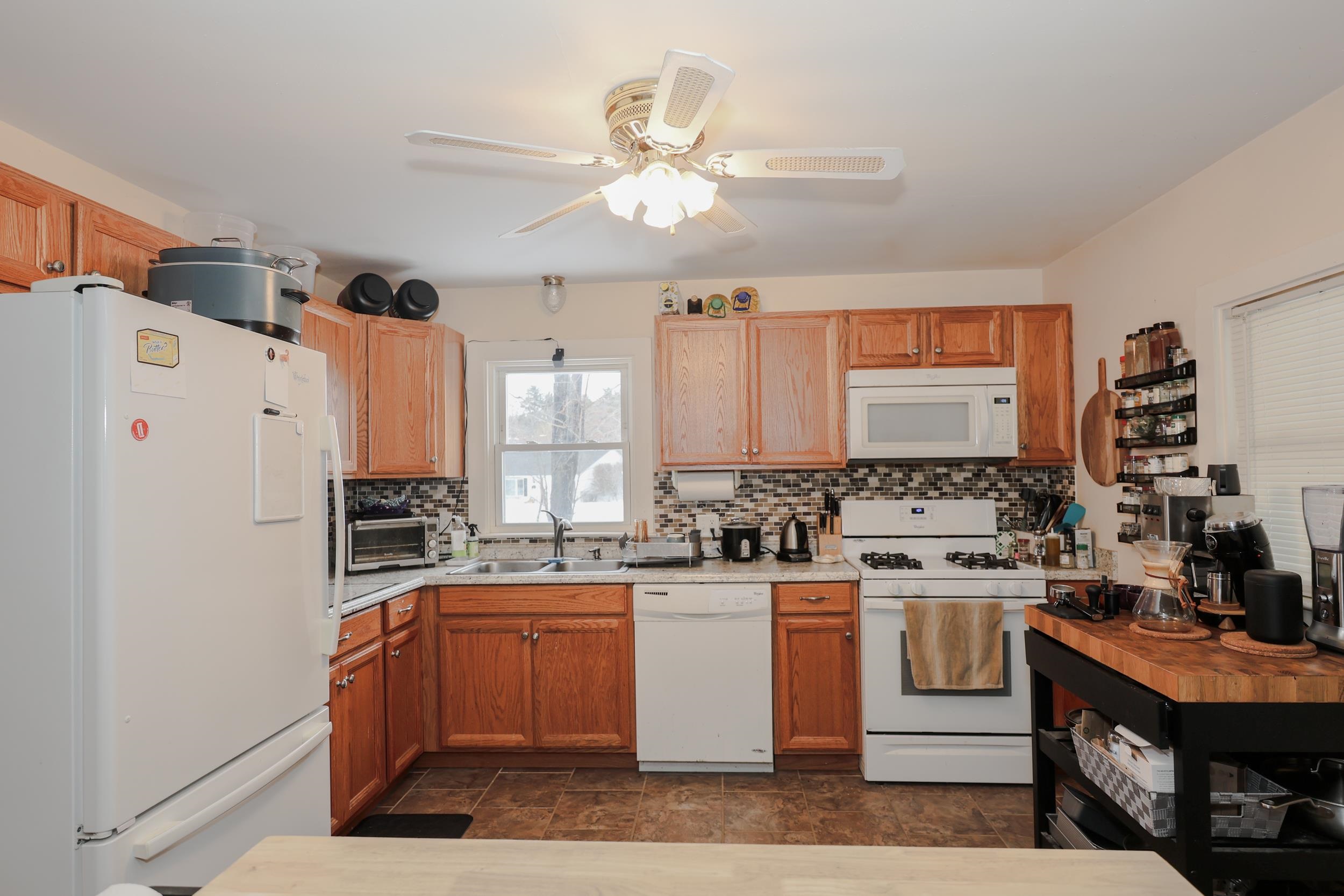 21 Erie Street Manchester, NH 03102 - Photo 11 of 41