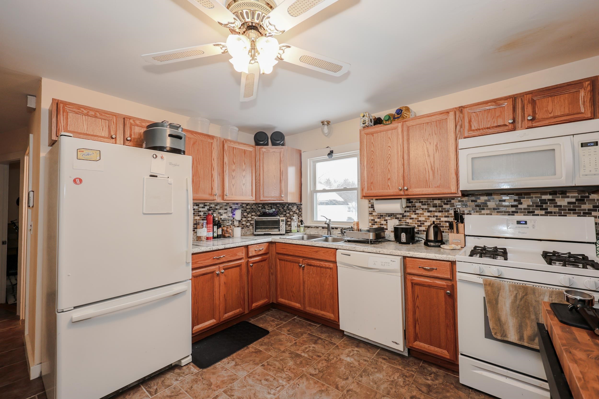 21 Erie Street Manchester, NH 03102 - Photo 7 of 41