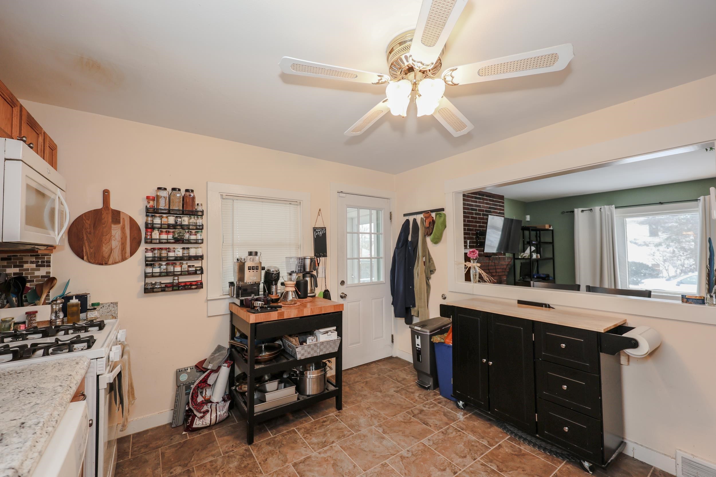 21 Erie Street Manchester, NH 03102 - Photo 10 of 41
