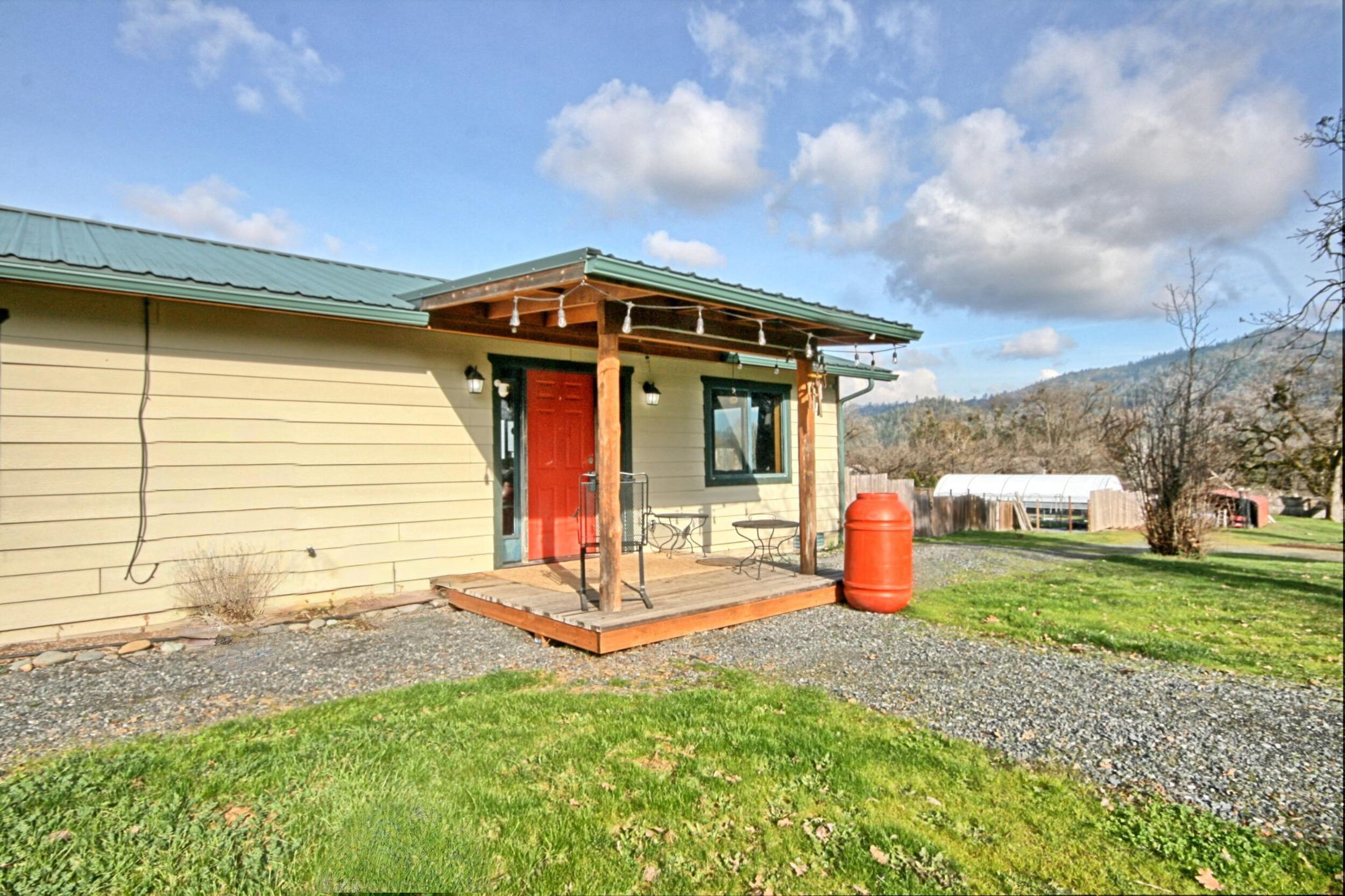 17275 Water Gap Road Williams, OR 97544 - Photo 7 of 48 IMG_9430_1_2_easyHDR-fotor-2026020918325