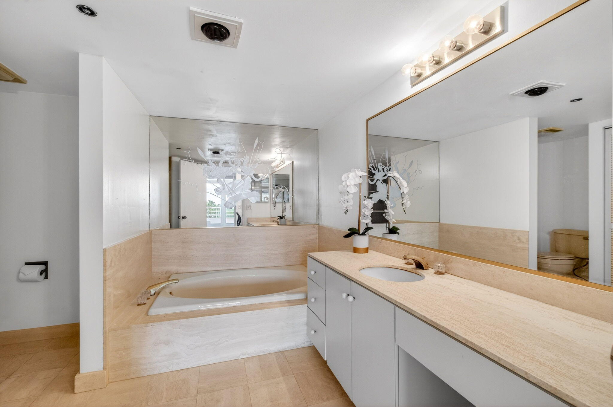 4201 North Ocean Boulevard, Unit C 307 Boca Raton, FL 33431 - Photo 6 of 31 Tub & Shower Master Bath