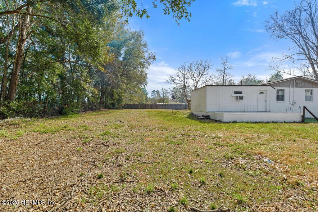 54074 Charles Street Callahan, FL 32011 - Photo 47 of 52 a view of a dry yard with large tree