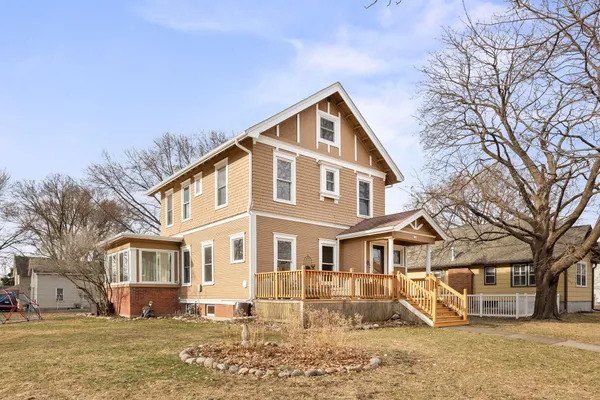 $299,900 | 526 8th Street East, Glencoe, MN 55336