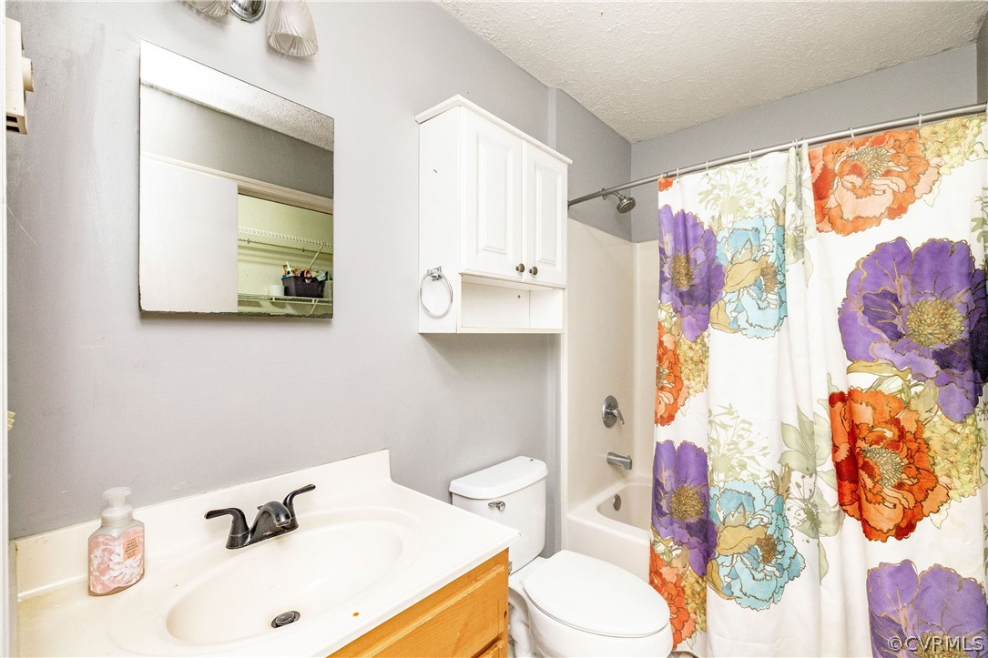 7320 Turner Road Henrico, VA 23231 - Photo 14 of 21 Hall Bath