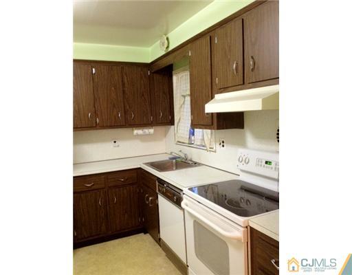 106 Overbrook Road Piscataway, NJ 08854 - Photo 6 of 19 Gallery Image 6