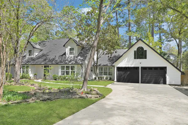 $950,000 | 30 Willowherb Court, The Woodlands, TX 77380