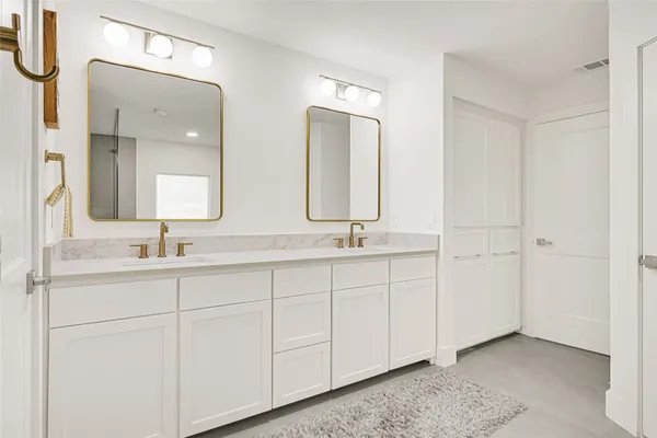 $950,000 | 30 Willowherb Court, The Woodlands, TX 77380