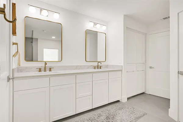 $950,000 | 30 Willowherb Court, The Woodlands, TX 77380