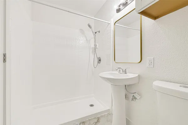$950,000 | 30 Willowherb Court, The Woodlands, TX 77380
