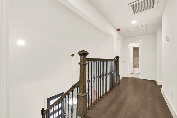 $950,000 | 30 Willowherb Court, The Woodlands, TX 77380