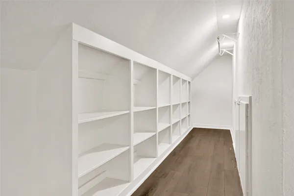 $950,000 | 30 Willowherb Court, The Woodlands, TX 77380