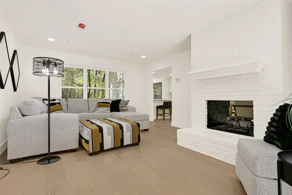 $950,000 | 30 Willowherb Court, The Woodlands, TX 77380