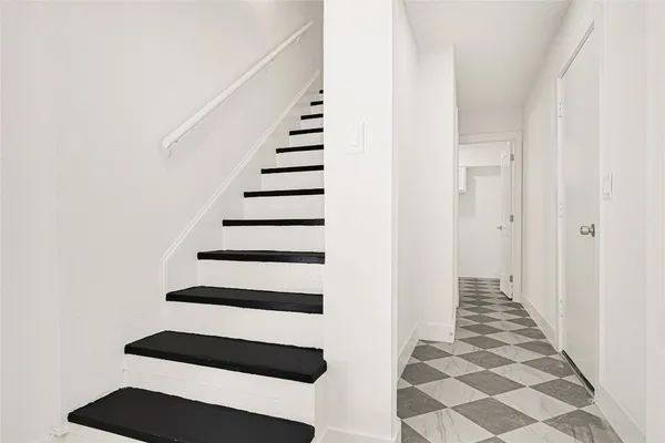 $950,000 | 30 Willowherb Court, The Woodlands, TX 77380