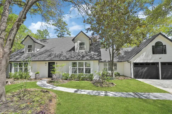 $950,000 | 30 Willowherb Court, The Woodlands, TX 77380