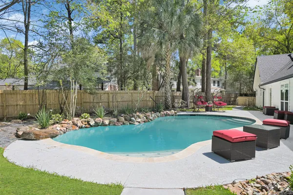 $950,000 | 30 Willowherb Court, The Woodlands, TX 77380