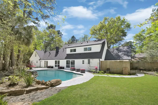 $950,000 | 30 Willowherb Court, The Woodlands, TX 77380