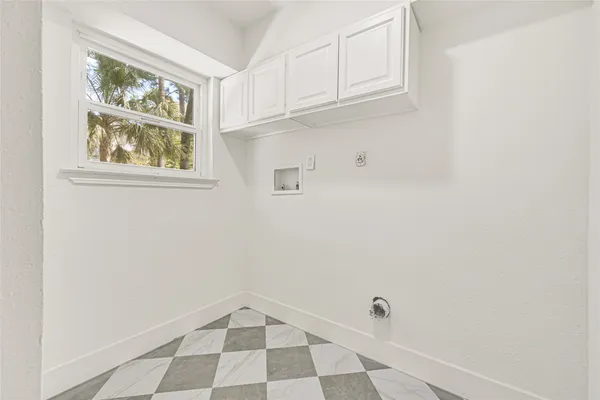 $950,000 | 30 Willowherb Court, The Woodlands, TX 77380