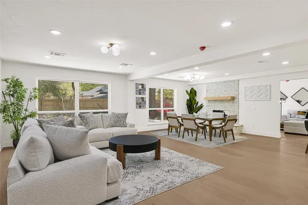 $950,000 | 30 Willowherb Court, The Woodlands, TX 77380