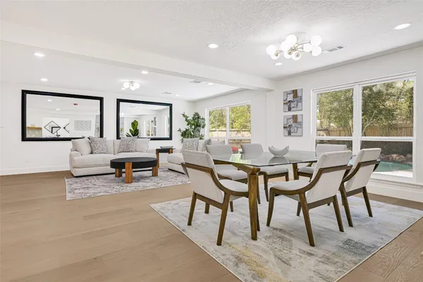$950,000 | 30 Willowherb Court, The Woodlands, TX 77380