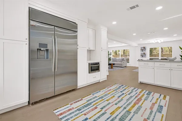 $950,000 | 30 Willowherb Court, The Woodlands, TX 77380