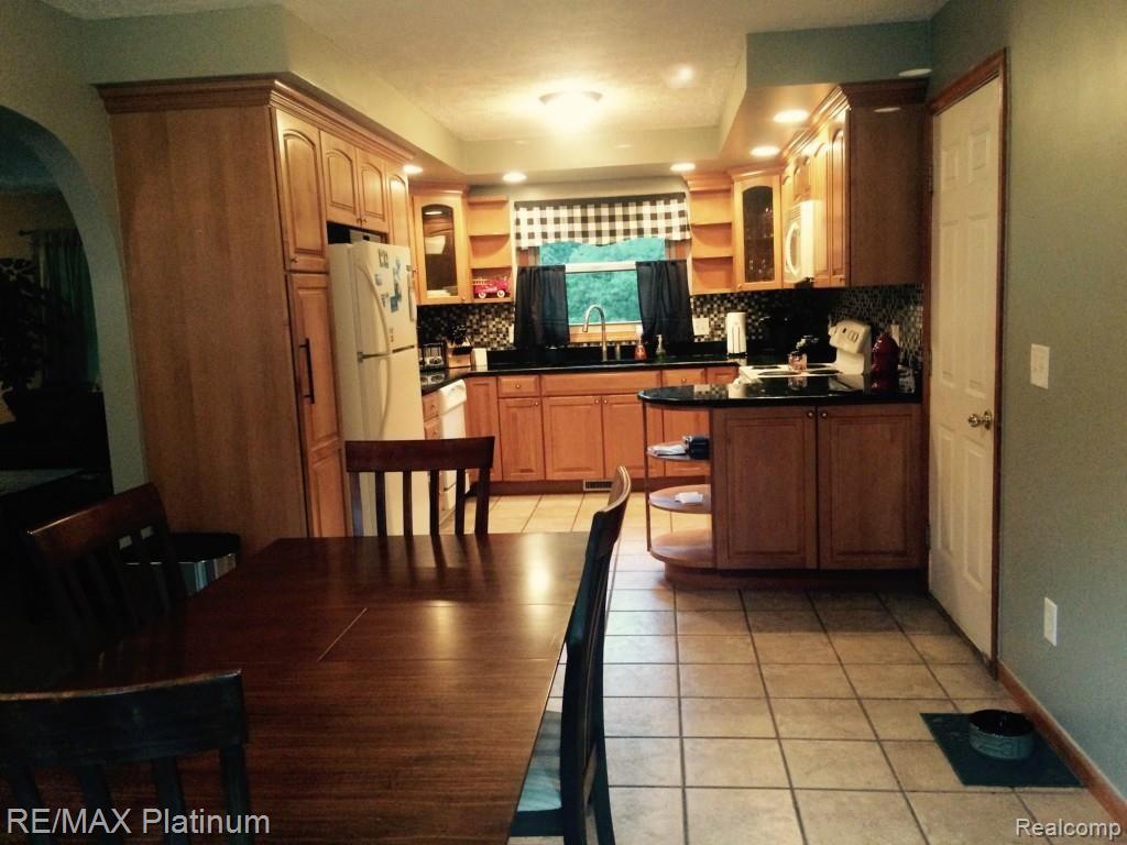 3017 Brewer Road Howell, MI 48855 - Photo 8 of 17