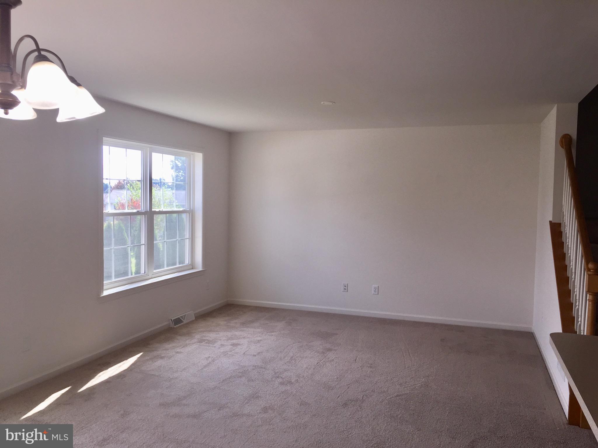 588 Fox Ridge Lane Lebanon, PA 17042 - Photo 5 of 43 Living Room