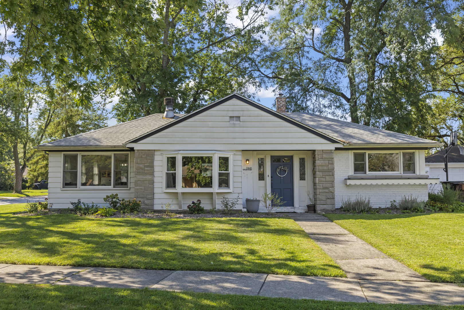 2441 Spruce Road Homewood, IL 60430 - Photo 1 of 22 Gallery Image 1