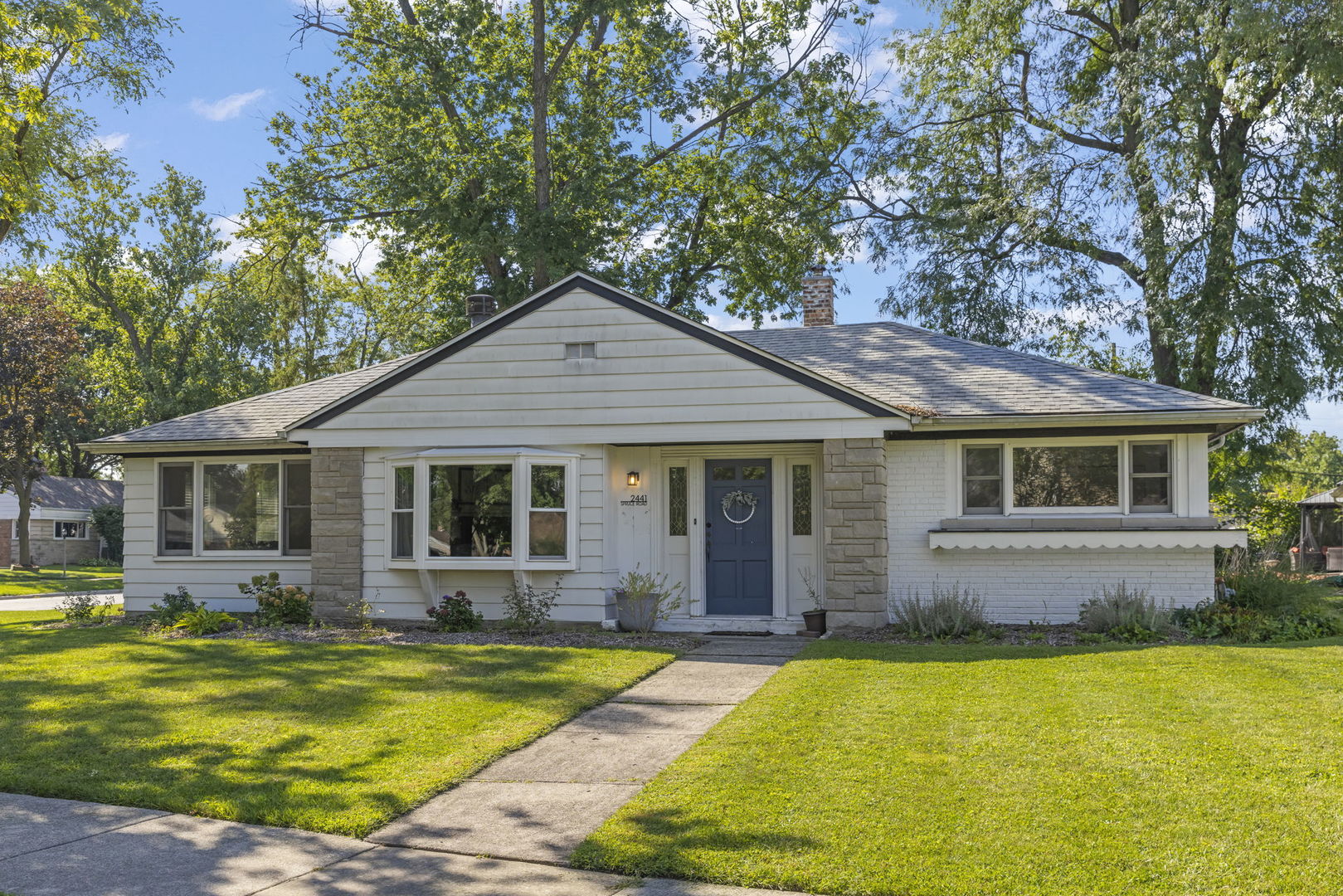 2441 Spruce Road Homewood, IL 60430 - Photo 2 of 22 Gallery Image 2