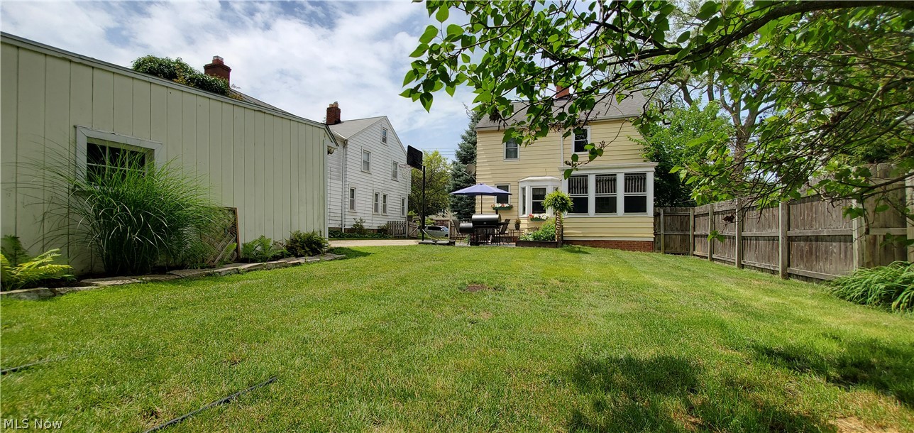 1427 Willshire Road Cleveland, OH 44124 - Photo 3 of 30