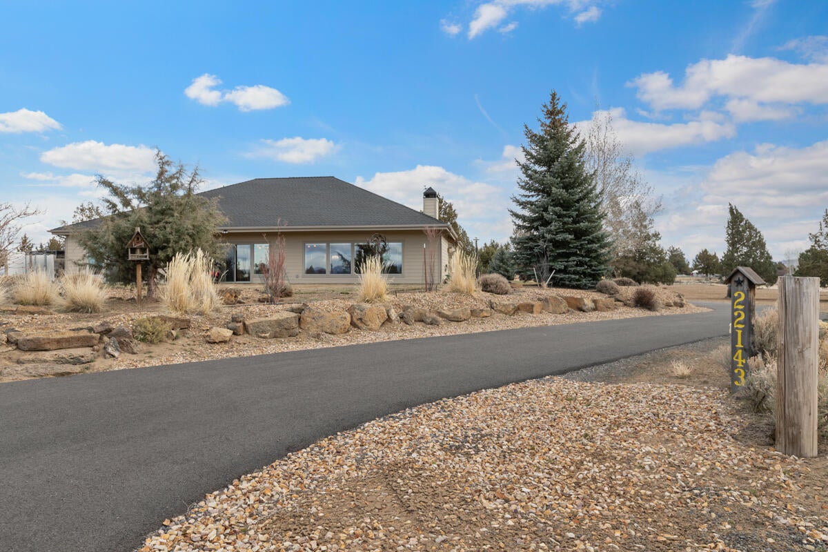 22143 Rickard Road Bend, OR 97702 - Photo 31 of 49 20220315-IMGL8067AROUNDTHEBENDREALESTATE