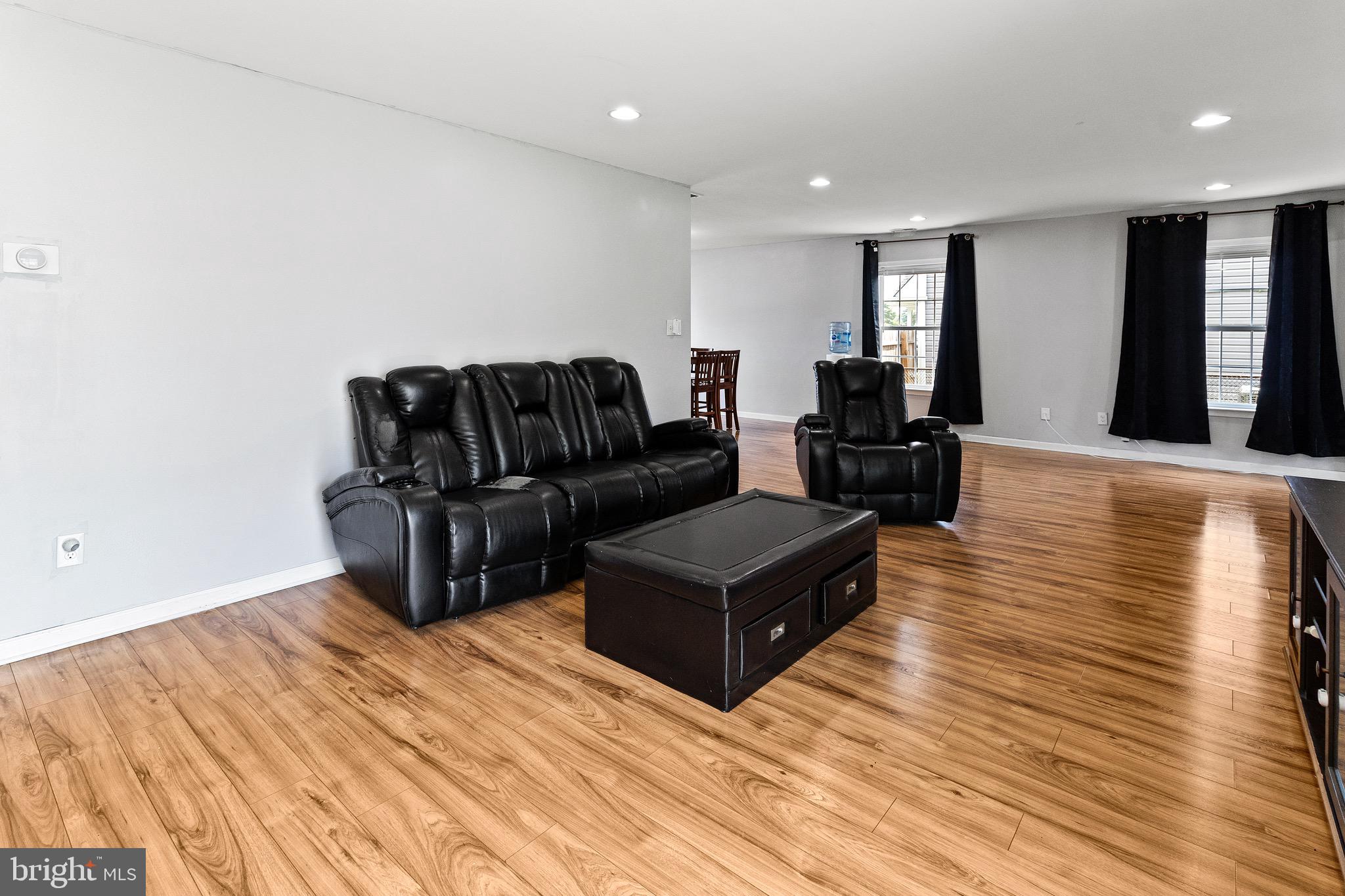 17 Grapevine Road Levittown, PA 19057 - Photo 4 of 38