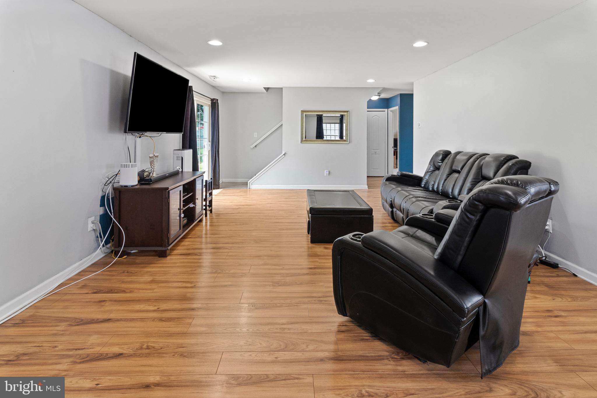 17 Grapevine Road Levittown, PA 19057 - Photo 5 of 38