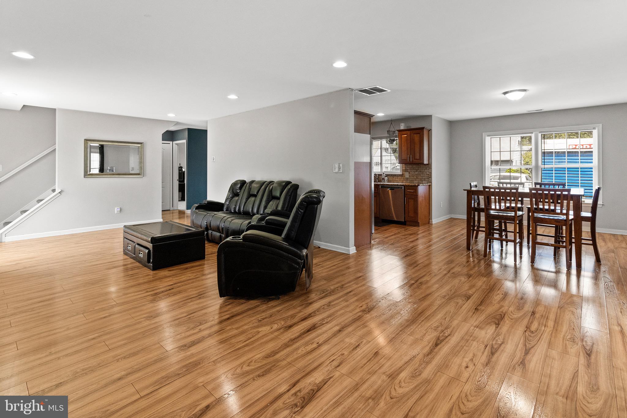 17 Grapevine Road Levittown, PA 19057 - Photo 7 of 38