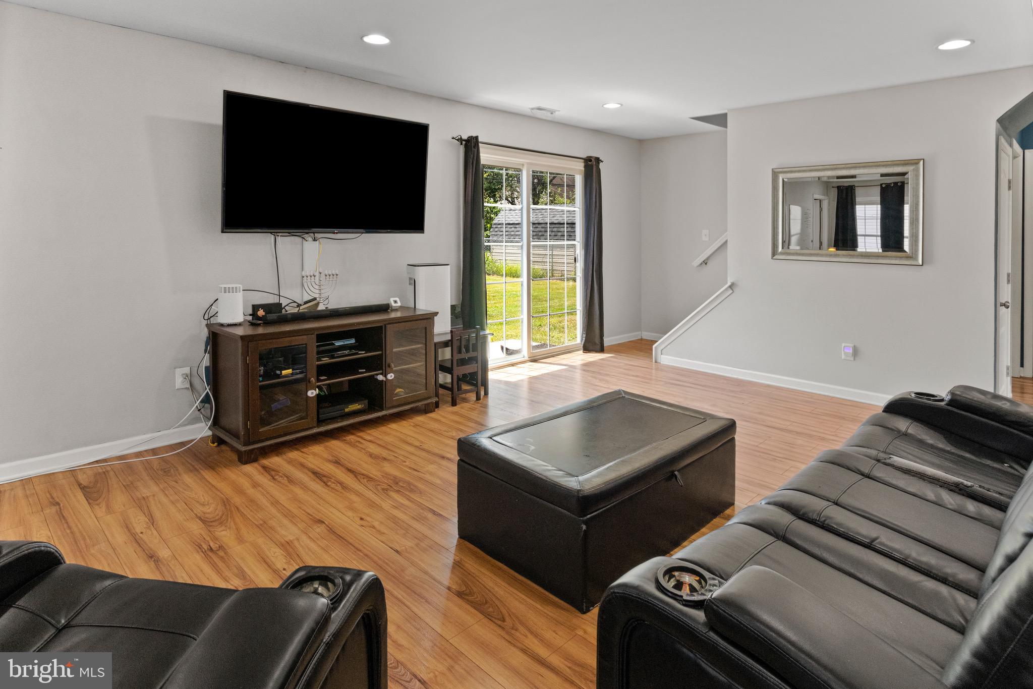 17 Grapevine Road Levittown, PA 19057 - Photo 8 of 38
