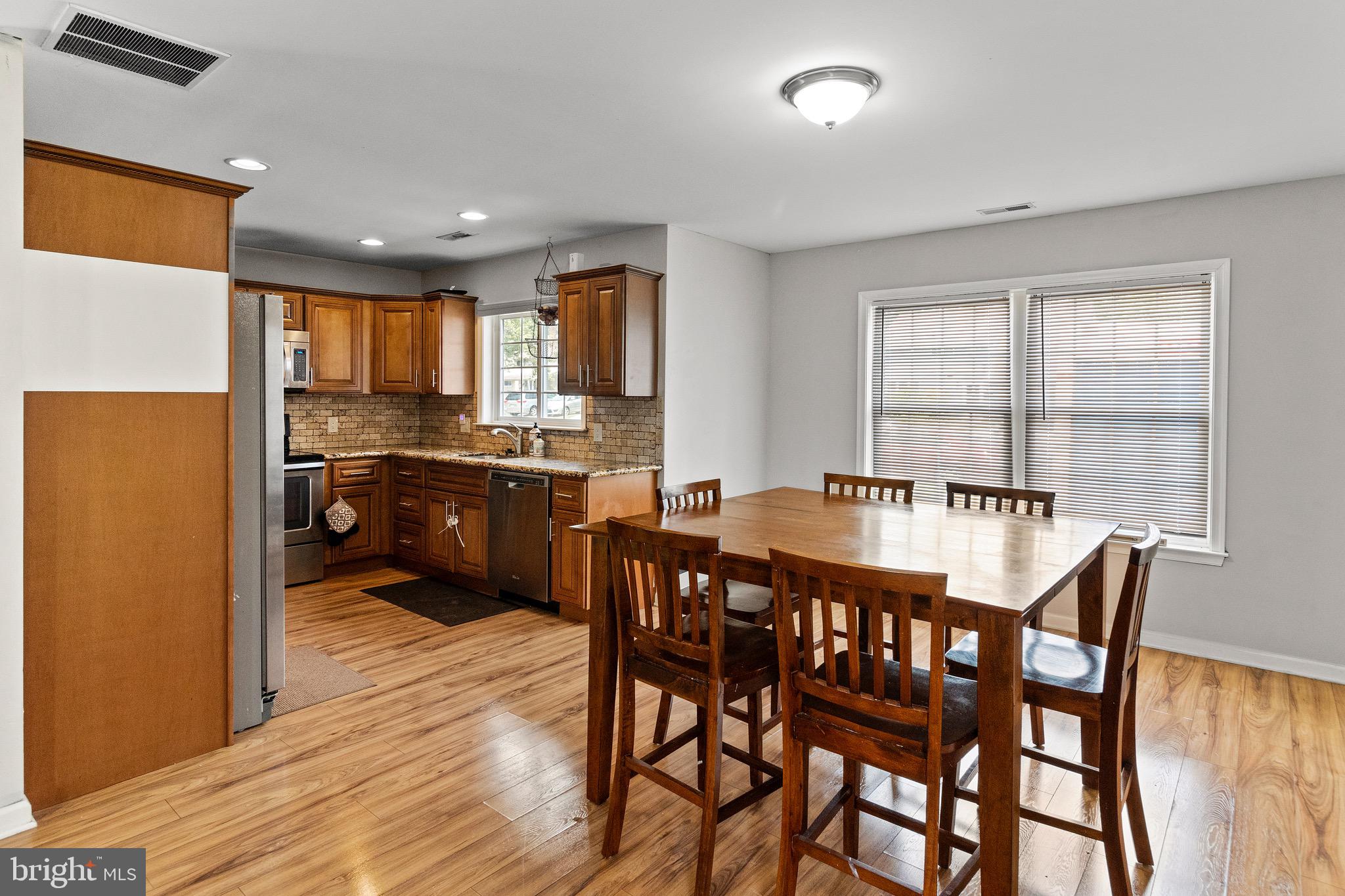 17 Grapevine Road Levittown, PA 19057 - Photo 9 of 38