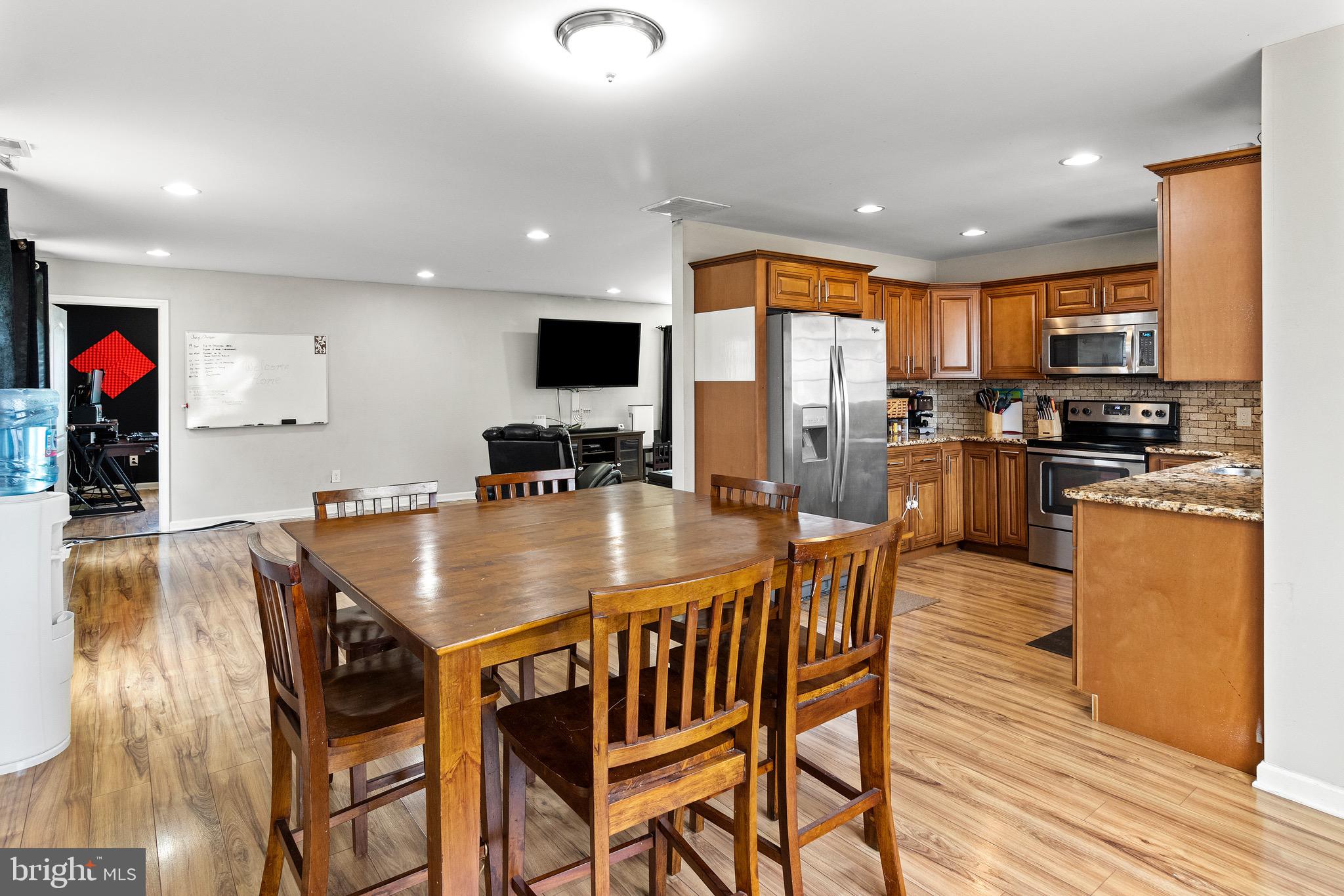 17 Grapevine Road Levittown, PA 19057 - Photo 10 of 38