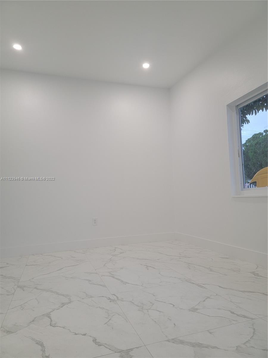 6501 Southwest 34th Street Miami, FL 33155 - Photo 47 of 62 a view of hallway with window