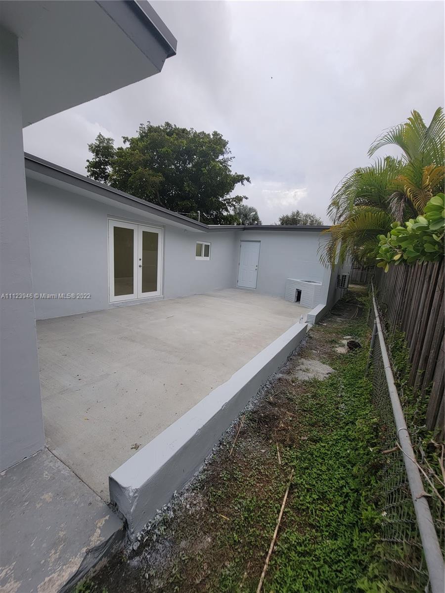 6501 Southwest 34th Street Miami, FL 33155 - Photo 53 of 62 a backyard of a house with lots of green space